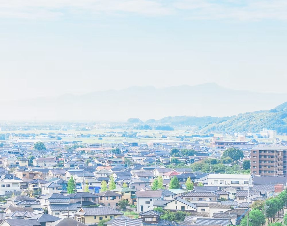 佐賀の街並みと周囲の山（地域密着の佐賀エリア）